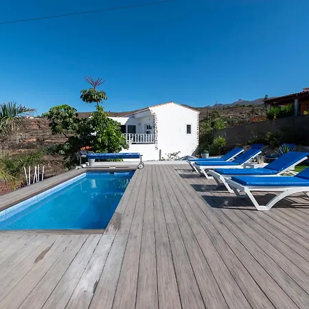 Beautiful 3 Bedroom By Tenerife Ltd فيلة