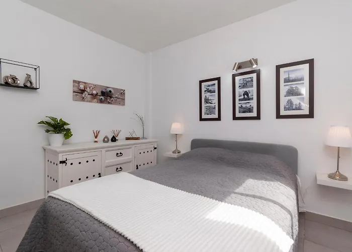 Beautiful 3 Bedroom By Tenerife Ltd Villa