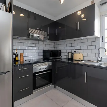 Vila Beautiful 3 Bedroom By Tenerife Ltd *